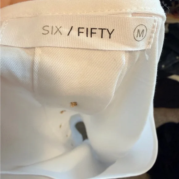 NWT SIX/FIFTY kaitlin button-back short sleeve top in white size medium women's - Picture 8 of 12